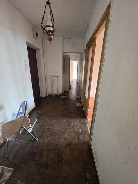 Calea Giulesti, chiar vav stadion, stradal, vedere fata, bloc 1989, 77 mp