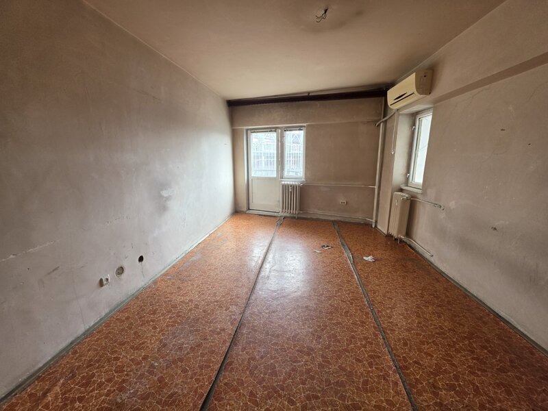 Calea Giulesti, chiar vav stadion, stradal, vedere fata, bloc 1989, 77 mp