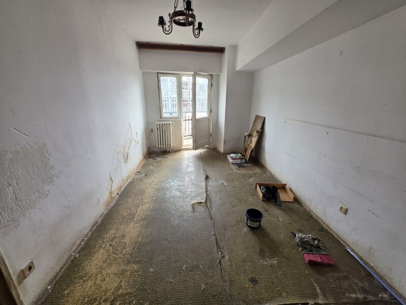 Calea Giulesti, chiar vav stadion, stradal, vedere fata, bloc 1989, 77 mp