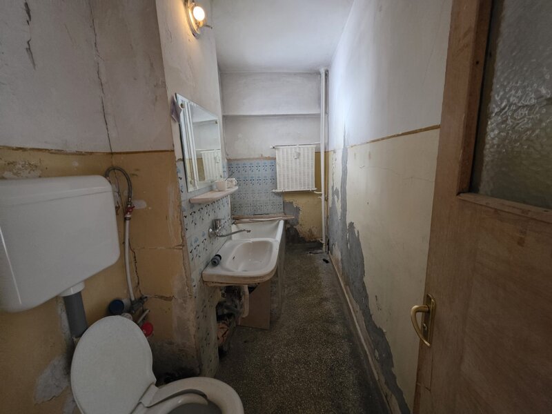 Calea Giulesti, chiar vav stadion, stradal, vedere fata, bloc 1989, 77 mp