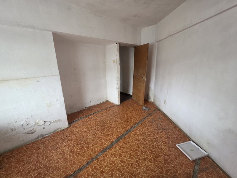 Calea Giulesti, chiar vav stadion, stradal, vedere fata, bloc 1989, 77 mp