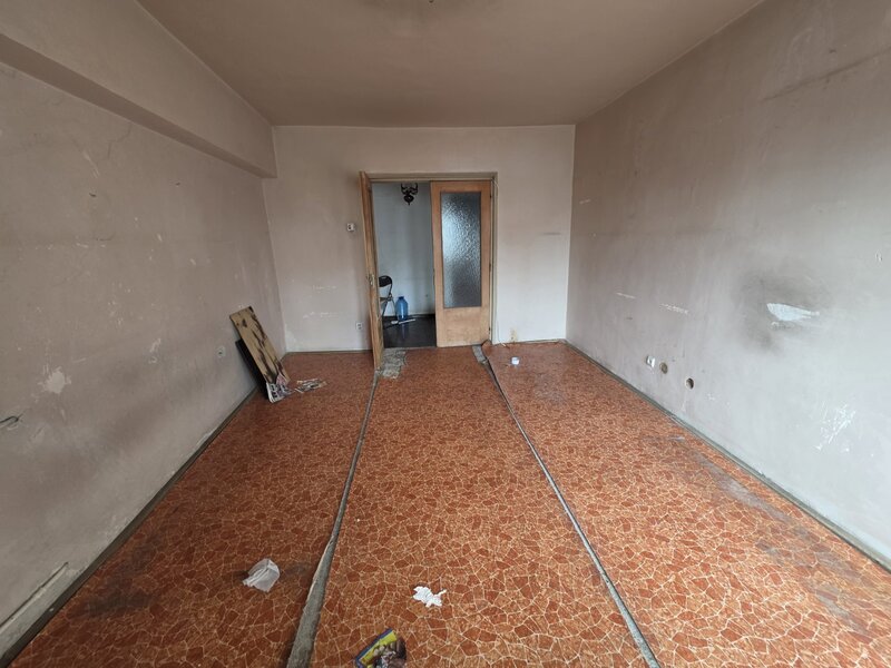 Calea Giulesti, chiar vav stadion, stradal, vedere fata, bloc 1989, 77 mp