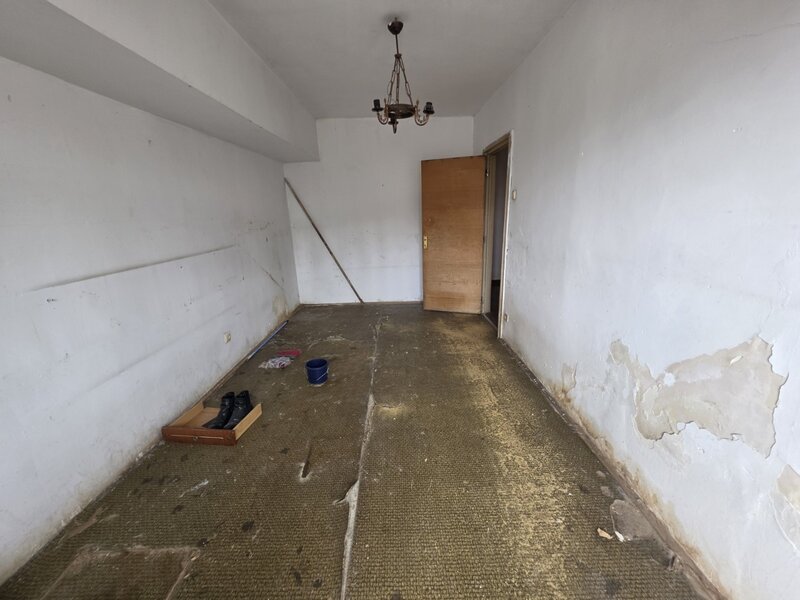 Calea Giulesti, chiar vav stadion, stradal, vedere fata, bloc 1989, 77 mp