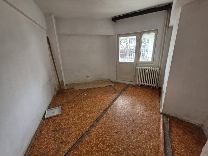 Calea Giulesti, chiar vav stadion, stradal, vedere fata, bloc 1989, 77 mp