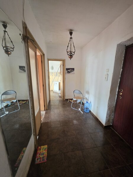 Calea Giulesti, chiar vav stadion, stradal, vedere fata, bloc 1989, 77 mp